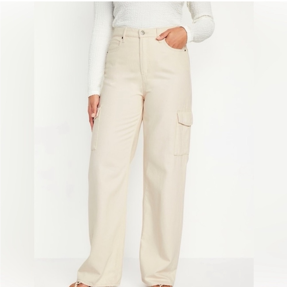 Old Navy Ecru Cream high waist wide leg Cargo denim, size 8P.
